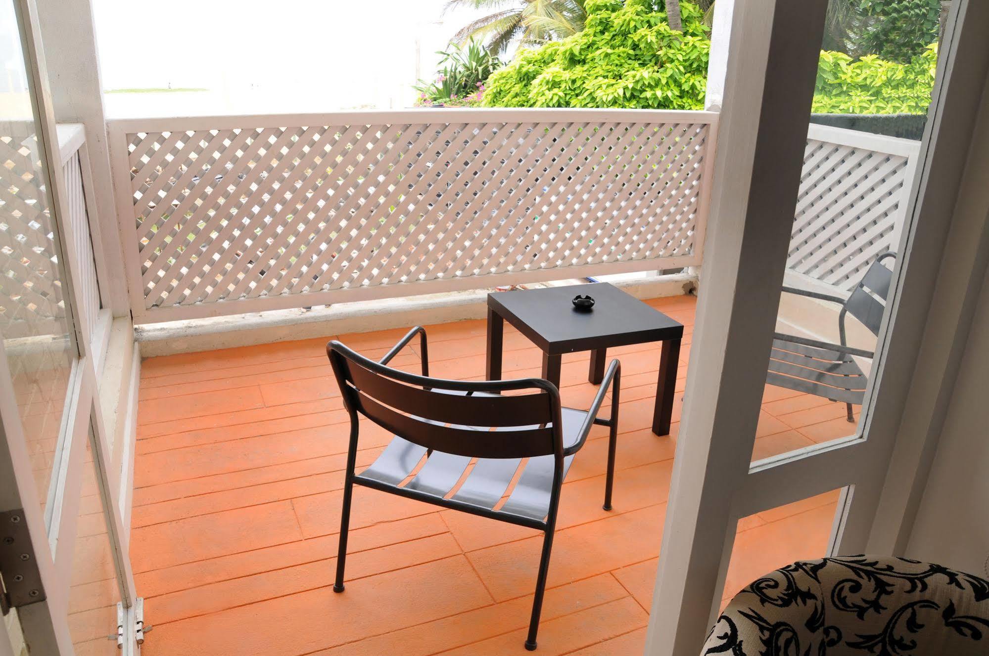 Hotel J Negombo Exterior photo