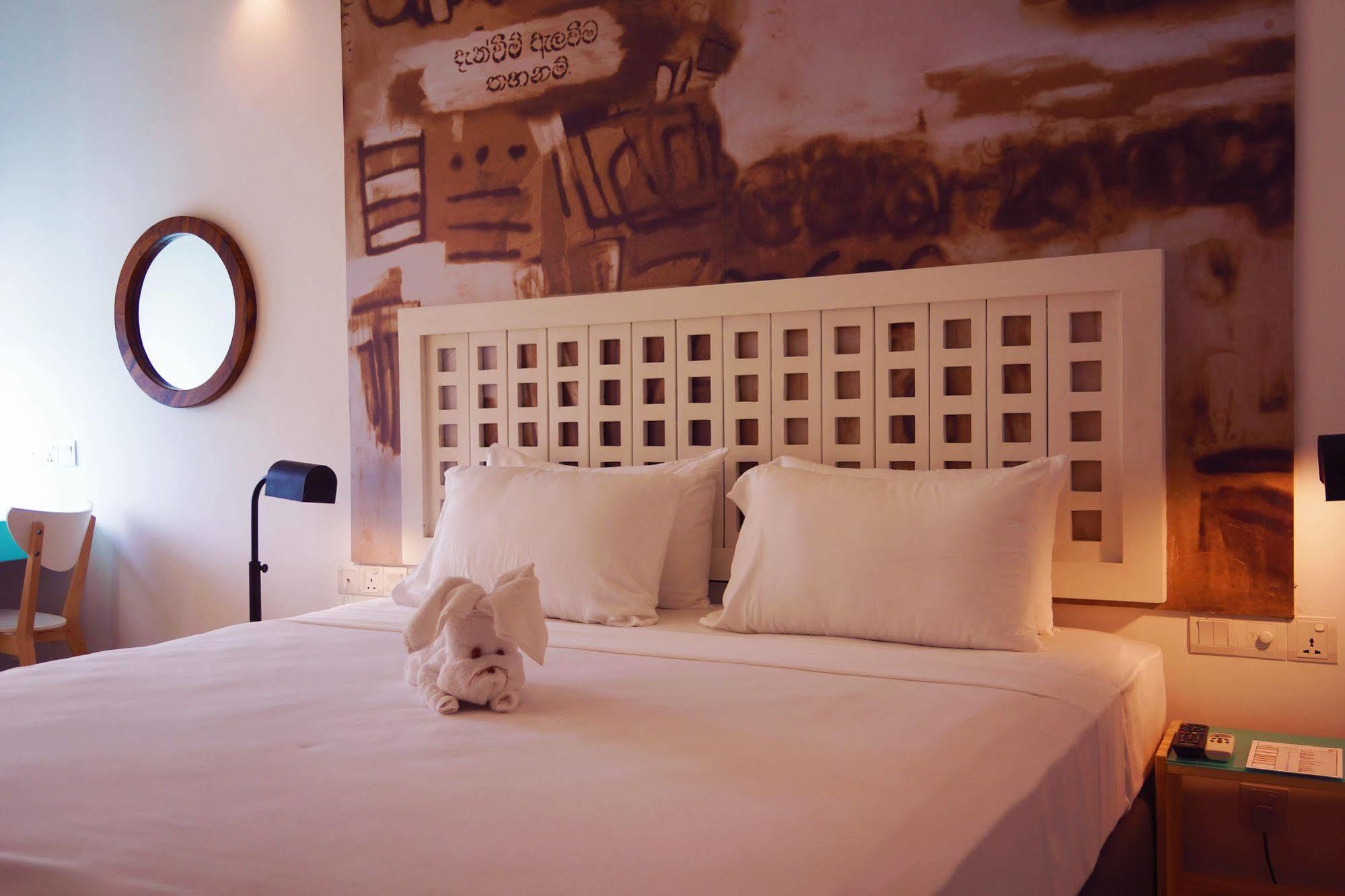 Hotel J Negombo Exterior photo